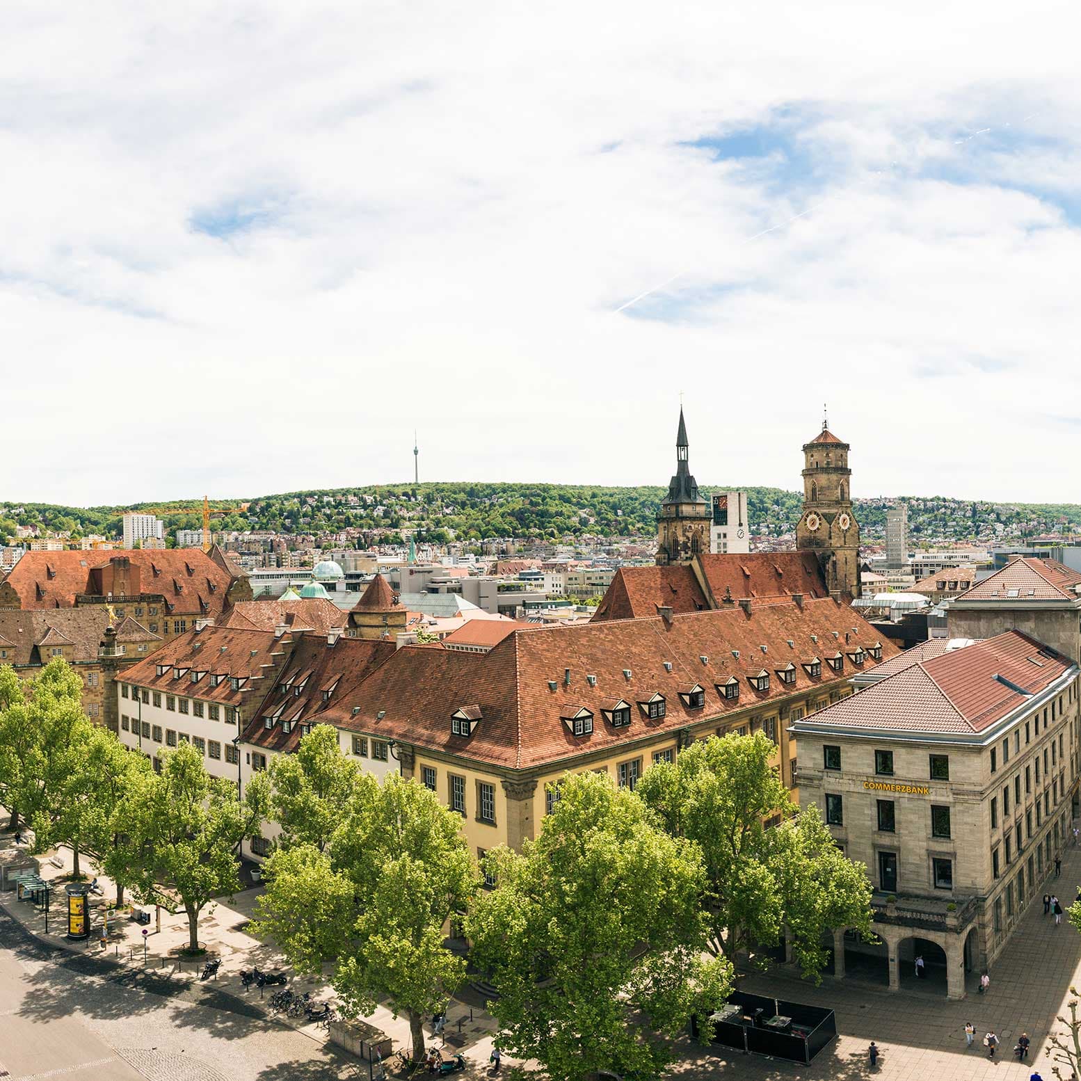 Die Stuttgarter Innenstadt mit Stiftskirche und Fernsehturm